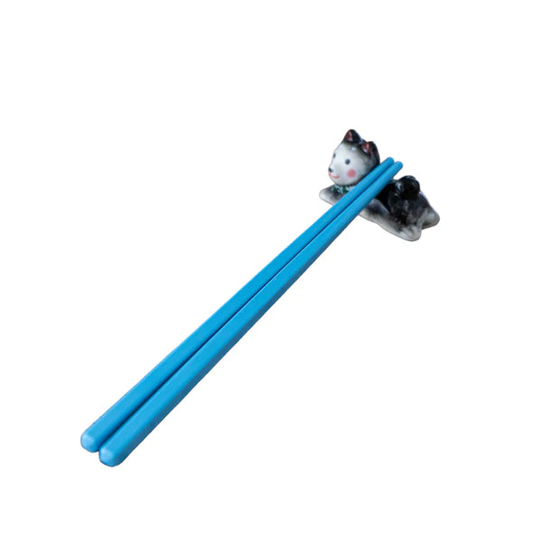 These cute ceramic rests are a perfect stationery addition to your desk! Use them for pens, paint brushes, or take them to your kitchen as a chopstick rest!
Size:2"L
Material: Porcelain
Weight: 1.6 oz
Origin: China