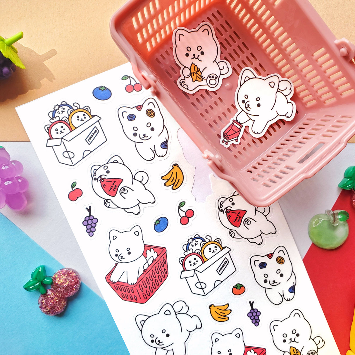 🍌🐕 Join @pikarar’s adorably sassy Shiba Inu on a paw-some shopping trip! From sweet cherries to juicy persimmons, tasty bananas and fresh blueberries, this precious pup is on a mission to find the yummiest fruits around.