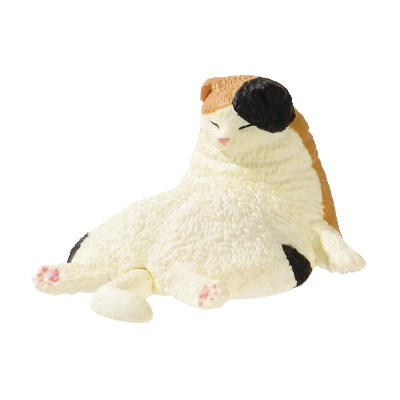 As part of the new "SLEEPY CAT" series This collection features cats in their relaxed and sleepy poses, capturing the tranquil moments of their everyday lives. These adorable figures are so charming you'll want to display and admire them all together! Approximately 7.2cm wide.
Lineup (6 Variants):
Tuxedo Cat
American Shorthair
Black Cat
Scottish Fold
Persian Cat