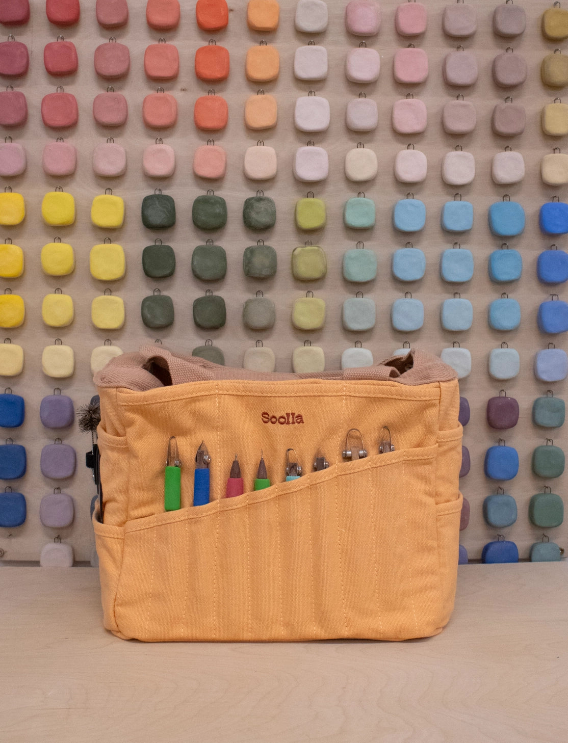 Soolla® Studio Bag – Creamsicle Crush
Your art is bold. Your bag should be too. The world's most loved art supply bag, pottery tool bag & knitting project bag – backed by over 10,000 global artists!