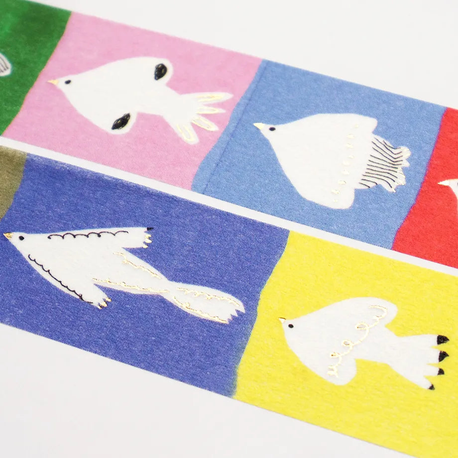 Cozyca Products - Subikiawa Washi Tape - Rooms
Masking tape by Subikiawa., an artist who creates illustrations and paints glass tableware.
There are plenty of Tori living in the colorful room. Accented with glittering gold foil. Please try to find your favorite one!
20mm wide x 5m long