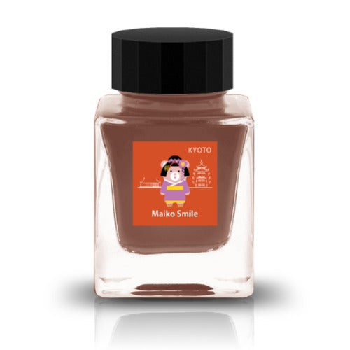 The Maiko Smile ink is part of a limited-edition collection created for the A Space Walk 2025 event in Kyoto, Japan.
30ml
