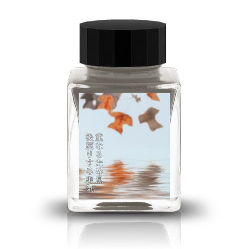 Series of Sighs is part of the poetic Puddle Story Series from Tono & Lims. This collection was inspired by the fleeting reflections that shimmer across puddles, created to express how a puddle’s shifting colors can mirror the passage of time. As this ink dries, the color gradually shifts and evolves, revealing richer, more complex tones
Shimmering
30ml