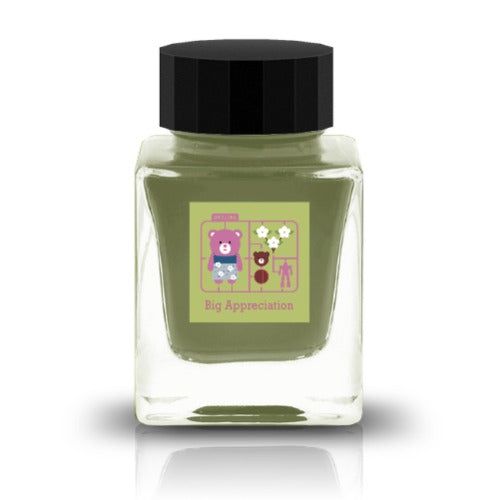 Big Appreciation is a part of the Shizuoka Special 2025 collection. This is a commemorative collection for the "A Space Walk" at Shizuoka pen show in 2025, with the theme for this collection being Suruga Traditional Crafts.
30ml