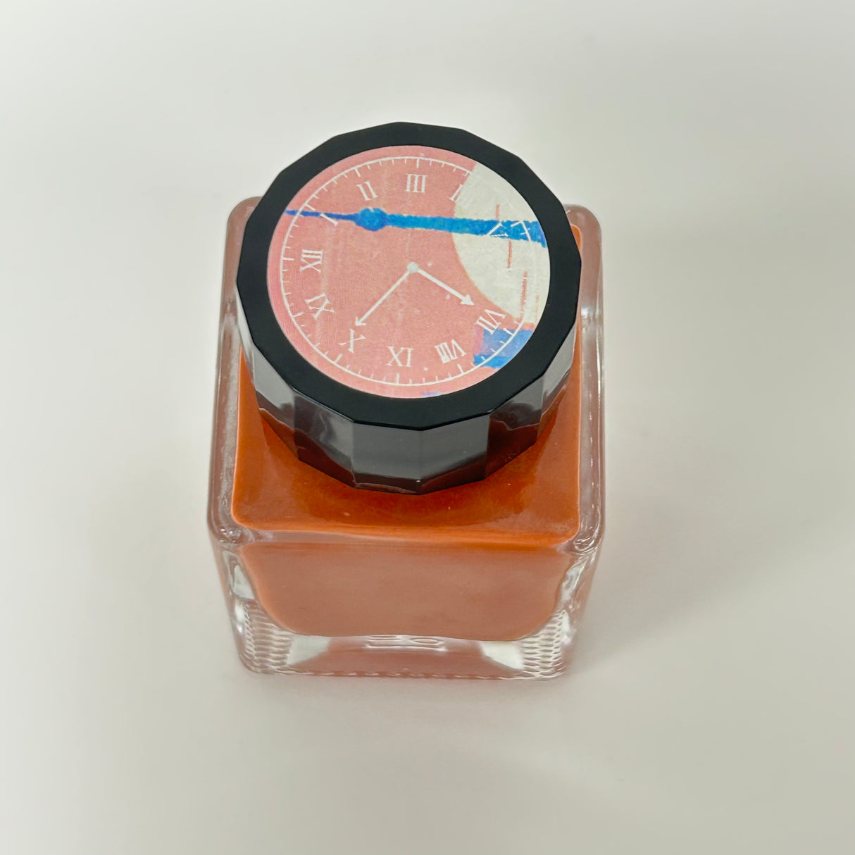 TONO & LIMS Ink - Special Collaboration - il chul Orange Shimmer
The Special Collaboration collection features inks from Tono & Lims during the "A Space Walk 2025" event in New York City! These collaboration inks shine uniquely with playful elements such as shimmer paired with fluorescent colors.
Collaboration with Pentonote
30ml
Water-based Pigment and Shimmer Powder