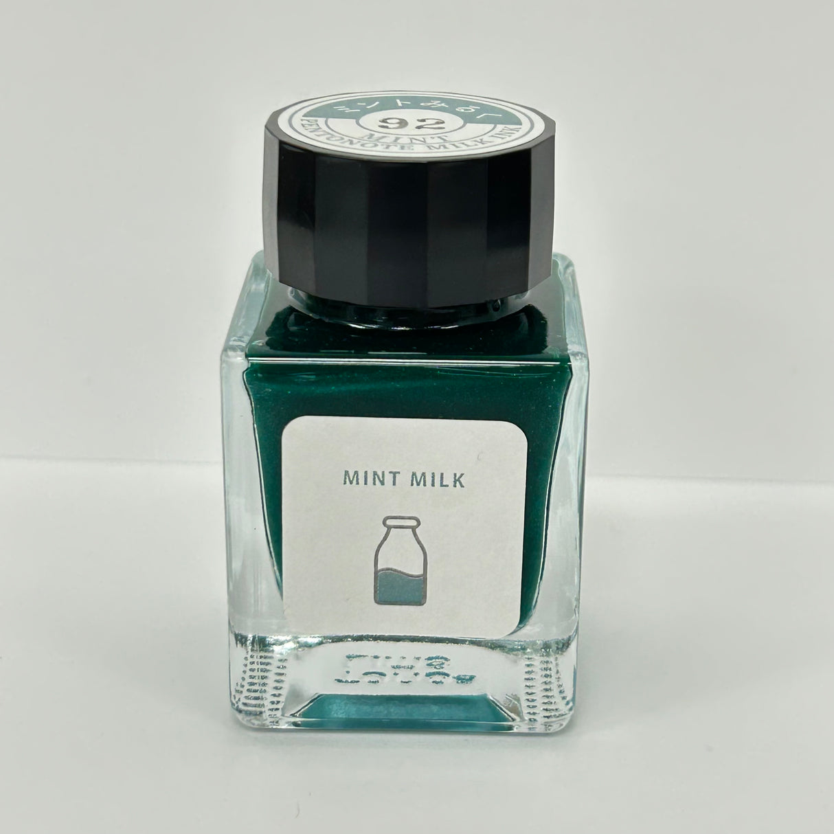 TONO & LIMS Ink - Special Collaboration - Mint Milk
The Special Collaboration collection features inks from Tono & Lims during the "A Space Walk 2025" event in New York City! These collaboration inks shine uniquely with playful elements such as shimmer paired with fluorescent colors.
Collaboration with Pentonote
30ml
Water-based Pigmented Ink
