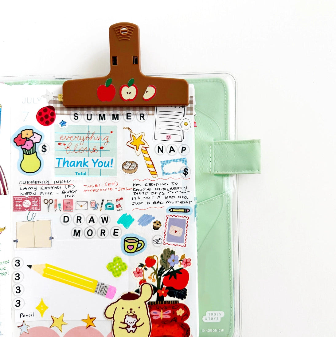 The Paper + Craft Pantry Journal Clip - Apples
Meet your new favorite clip! Featuring hand-drawn apples, this cute clip will be your lil desk assistant. It's perfect for keeping your planner or journal open!