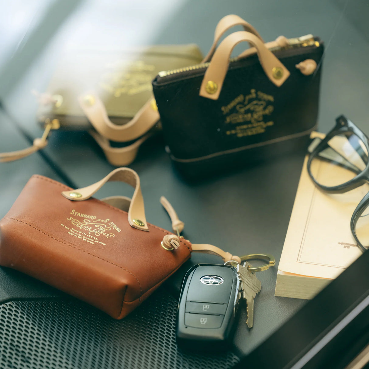 The SUPERIOR LABOR All Leather Engineer Key Case
This is a key case made as a miniature version of our engineer bag.
Previously, it was made using the same canvas as the full-size engineer bag,but this time it’s back in all-leather.
It’s crafted to be more durable and long-lasting, so you can enjoy it for years to come.
Size: W12.5×H8×D3cm
About the Leather – Japanese Glove Leather
Made from durable and supple Japanese glove leather, known for its lightness and strength.
Originally used for baseball g