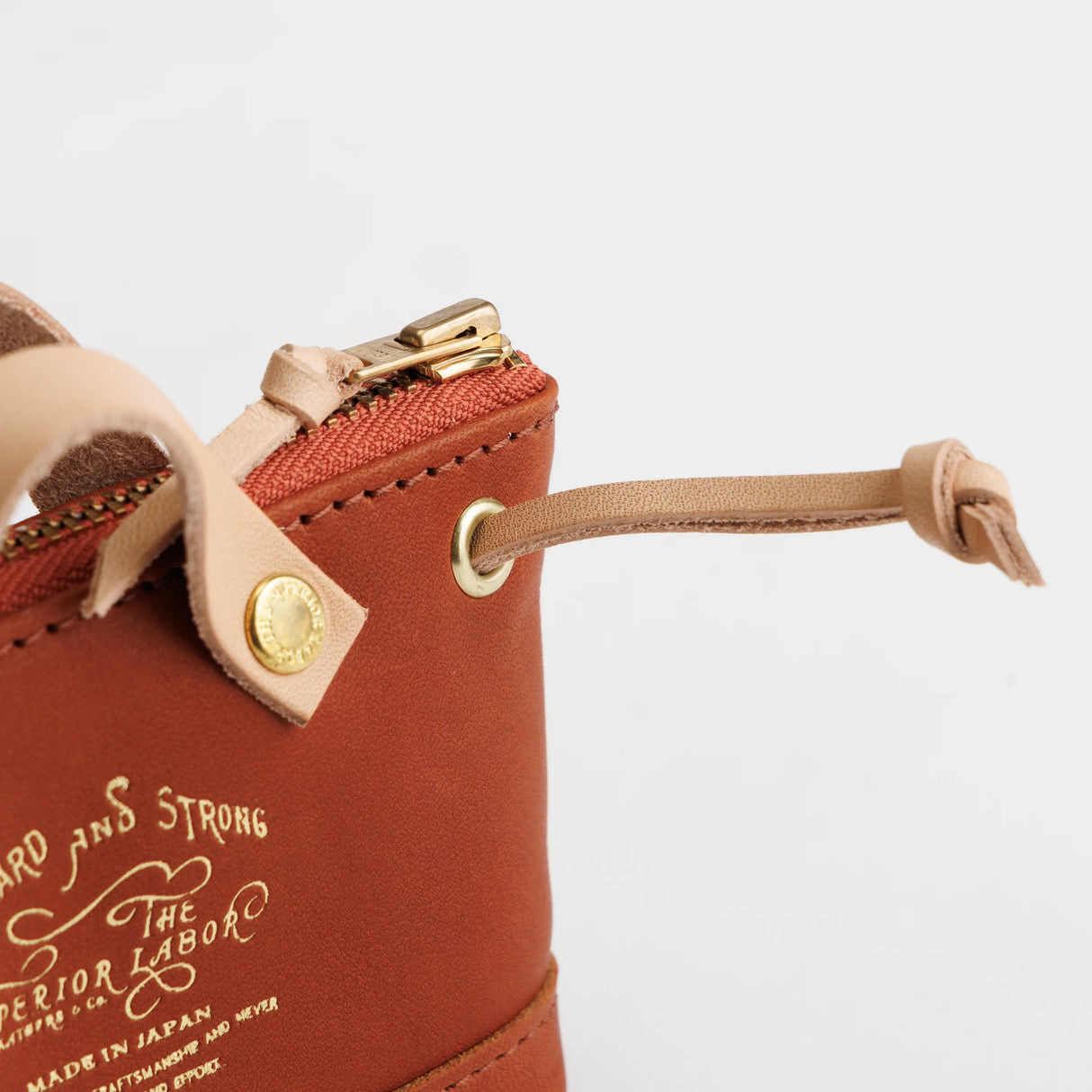 The SUPERIOR LABOR All Leather Engineer Key Case
This is a key case made as a miniature version of our engineer bag.
Previously, it was made using the same canvas as the full-size engineer bag,but this time it’s back in all-leather.
It’s crafted to be more durable and long-lasting, so you can enjoy it for years to come.
Size: W12.5×H8×D3cm
About the Leather – Japanese Glove Leather
Made from durable and supple Japanese glove leather, known for its lightness and strength.
Originally used for baseball g