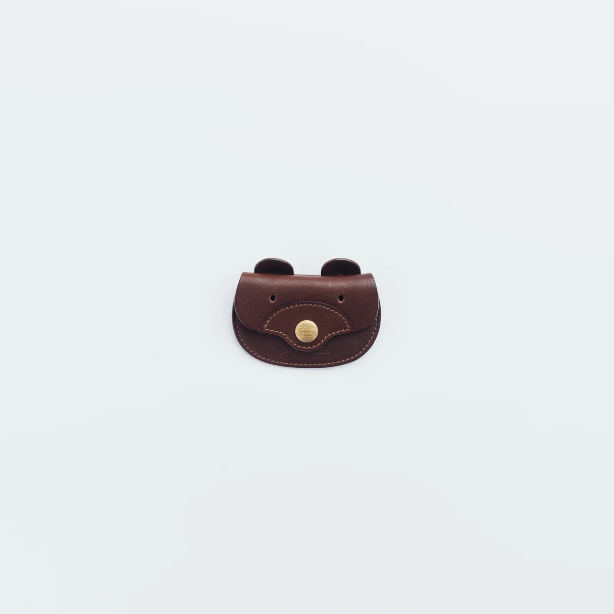 A coin purse with a bear motif.
It is small enough to carry in your pocket when you are out and about. Compact and sturdy, it can be used for many years and has a cute design that adds a nice accent to its appearance.
Size: W11×H6.5cm
Leather Products
We use natural leather. While we avoid pieces with damage that could cause tearing, natural marks, wrinkles, and other characteristics are part of the leather’s charm and may be present on the product. Even within the same type of leather, color, thickn