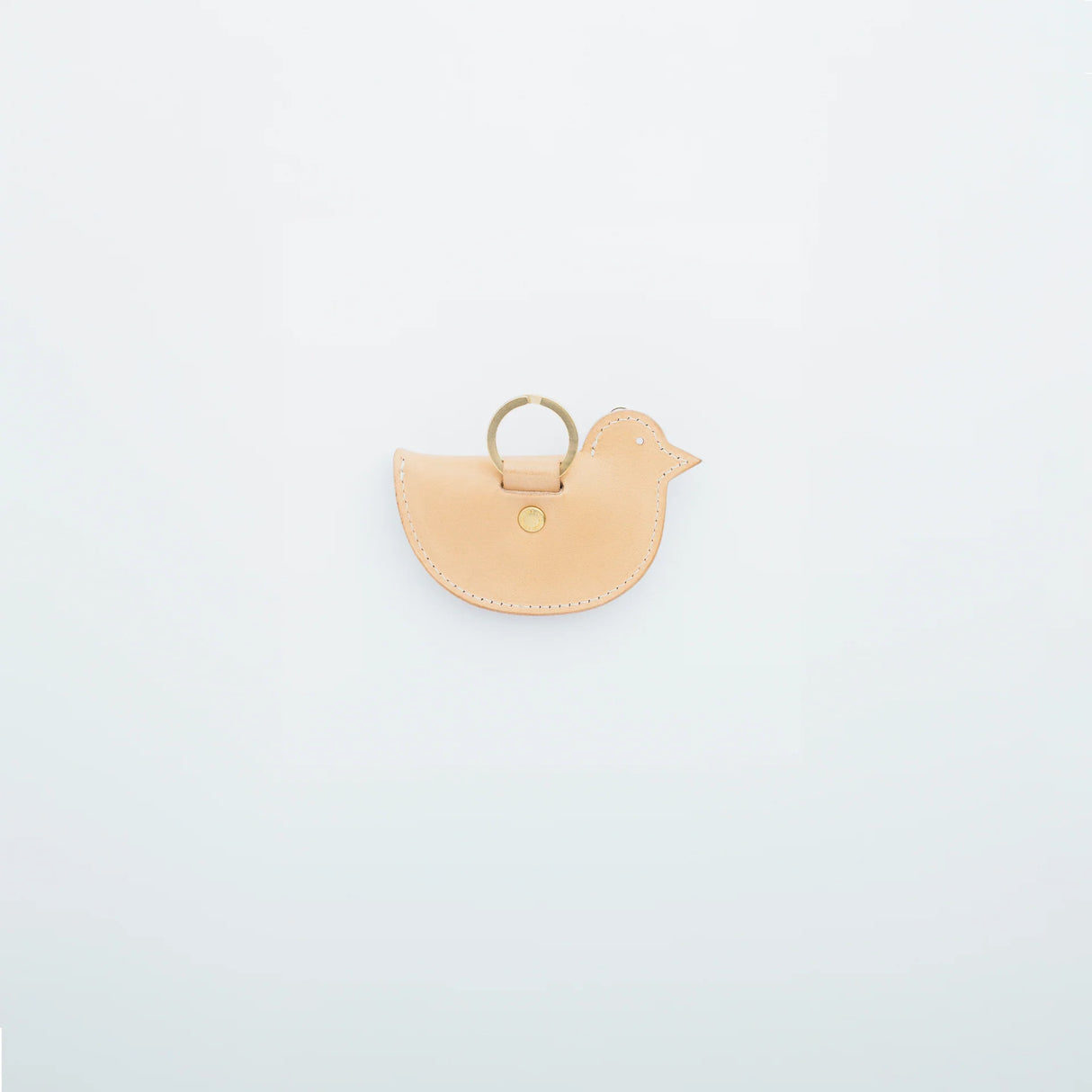 A coin purse with a bird motif.
It is small enough to carry in your pocket when you are out and about. Compact and sturdy, it can be used for many years and has a cute design that adds a nice accent to its appearance.
Size: W11×H6.5cm
Leather Products
We use natural leather. While we avoid pieces with damage that could cause tearing, natural marks, wrinkles, and other characteristics are part of the leather’s charm and may be present on the product. Even within the same type of leather, color, thickness,
