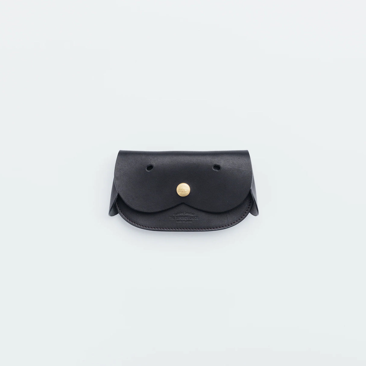 A wallet with a dog motif.
It is durable and can be used for many years, and the design is cute and makes a nice accent.