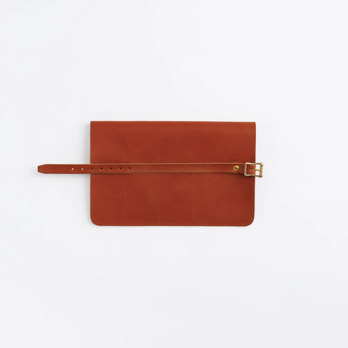 The SUPERIOR LABOR Glove Leather - Roll Pen Case
The discontinued pen roll has returned with a refined new design. A brass tag accents its raw-cut edge, while the logo inside is finished with elegant gold foil. The result is a fresh look that feels both light and sophisticated.
Pockets in varying sizes hold pens of different types, and when you’re done, simply roll it up and take it with you.
A pen case that combines the joy of displaying your favorite pens with the practicality of ca