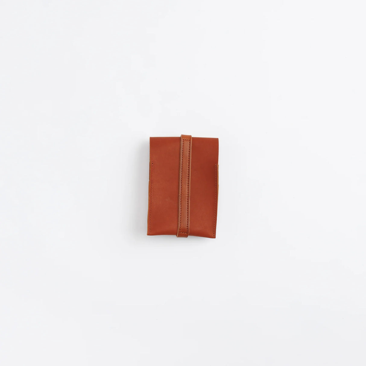 The SUPERIOR LABOR Glove Leather - Tool Holder
The discontinued tool holder is back with a redesigned construction.
The raw-cut edges are accented with a brass tag, and the interior logo is finished with gold foil. The result is a refined, elegant look that still feels light and airy. It’s perfect for carrying pens and other everyday tools.
Size: W10.5×H15.5×D2cm
About the Leather – Japanese Glove Leather
Made from durable and supple Japanese glove leather, known for its lightness and str