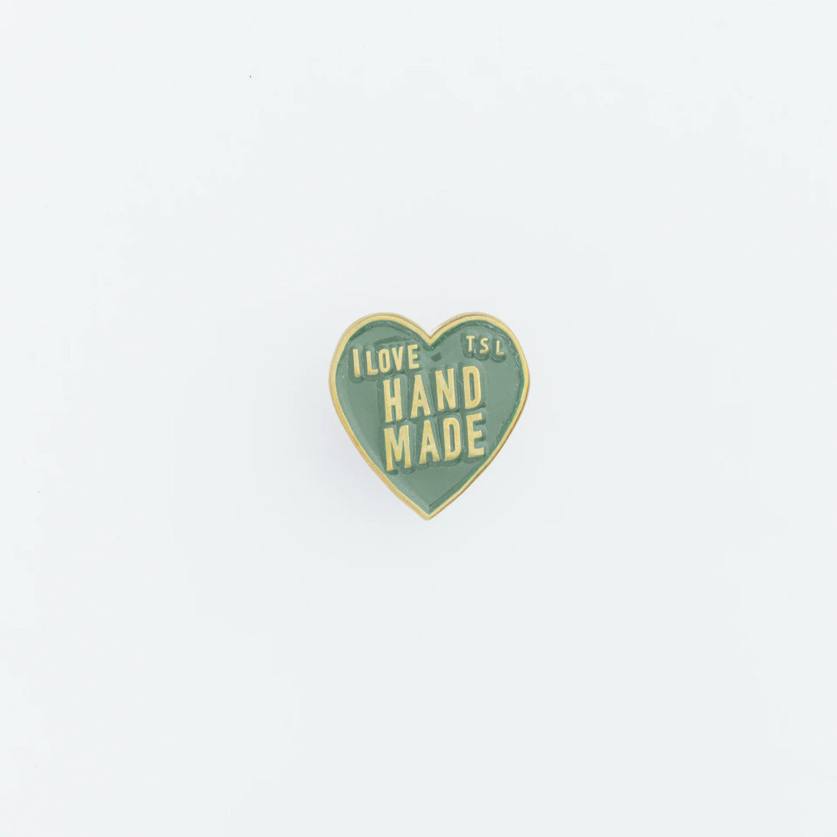The popular "I love HANDMADE" design, well-known from our patches, is now available as a colorful pin!
It comes in 10 colors, matched to the paint colors of our engineer bags.
The metal parts are made from solid, unplated brass.
As you use it, the brass will develop a natural patina over time—enjoy the changing character that comes with age.
Color: The color you see on your screen may differ from the actual product.
Brass Products
Due to the nature of brass, some areas may appear slightly tarnished du