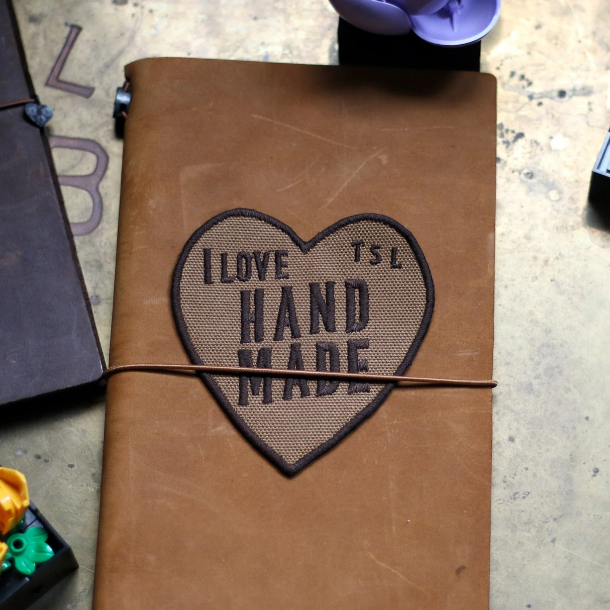 The SUPERIOR LABOR Patch - Heart
TSL original heart patch. Perfect to decorate your bag, clothes, or journals!
Size: W 8.3×H 8.7cm
Canvas Products
Painted areas may be affected by friction or water, which can cause color transfer. Please handle with care.
Includes 1 Patch