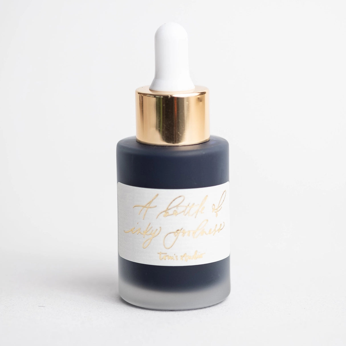 These acrylic inks truly are a celebration of Inky Goodness. Made in the UK and designed for smooth flow and rich color, perfect for calligraphy and illustration.
Recyclable glass bottle adorned with gold foiled paper label
Bottle comes with a handy pipette, making application easy
Lightfast, permanent and water resistant
Holds 30 ml of ink
Suitable for use with calligraphy and dip pens
Good to Know:
Not compatible with fountain pens or the Lumos Pro/Mini.
Shake well before use.