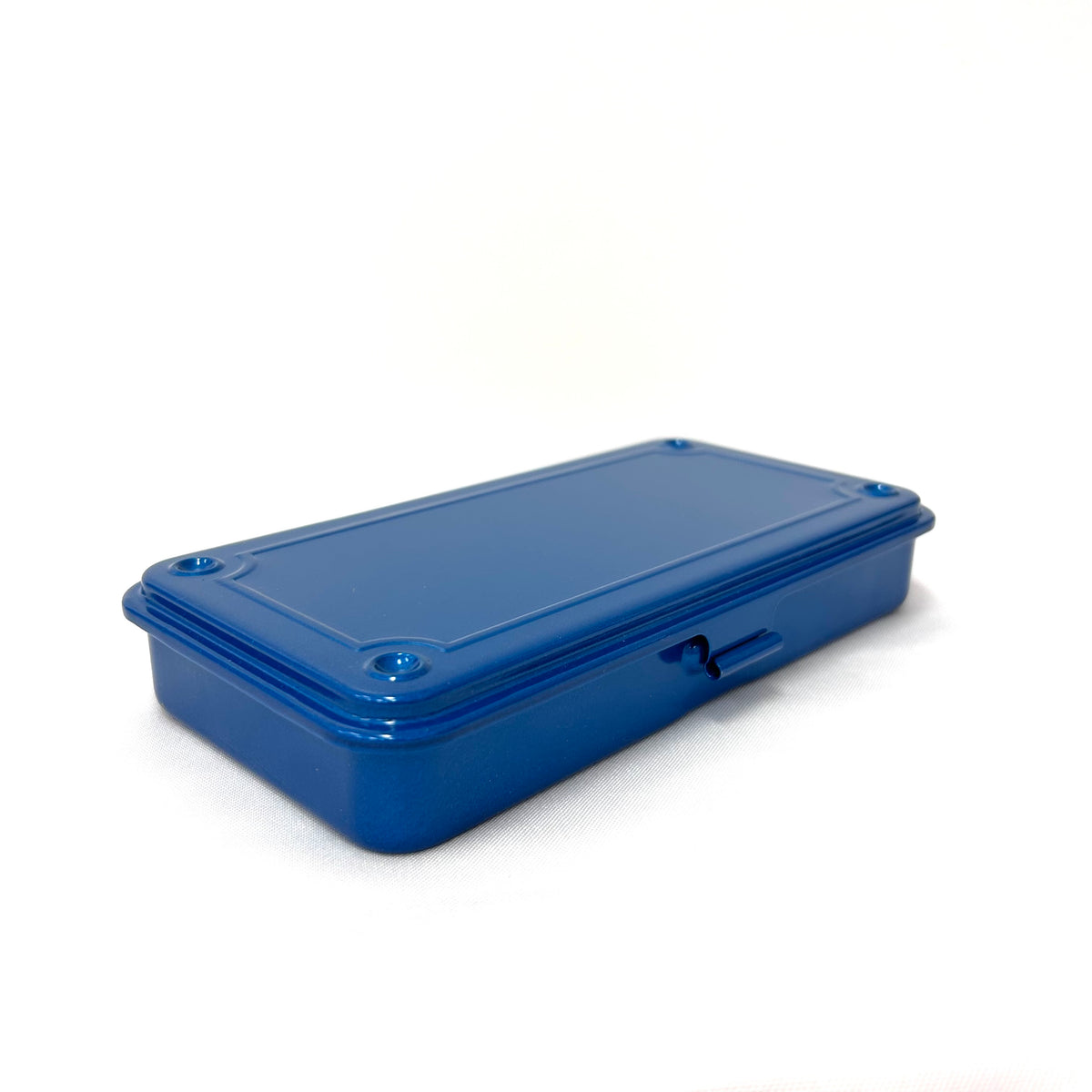 Toyo Steel Stackable Storage Box T-192 - Blue
The Toyo T-192 toolbox is a slim, versatile storage solution, perfect for organizing small items like stationery, accessories, or tools.
Steel Storage Box with flat lid, made from one piece of steel, resulting in no sharp edges. Can be stacked securely due to the negative / positive imprints on the top and underside. Use for art supplies, make-up, nail polish, teas, travel documents - the possibilities are endless.