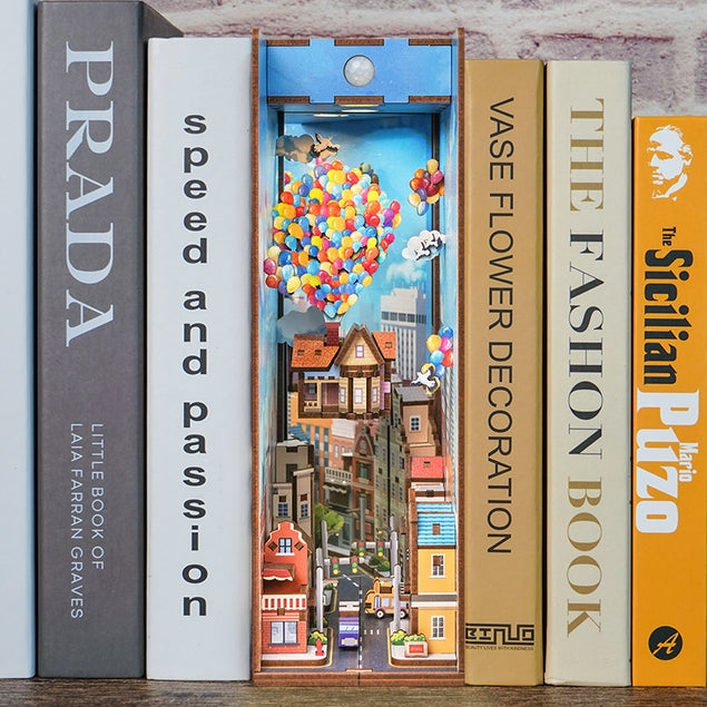 Up Travel with the Wind Book Nook Kit