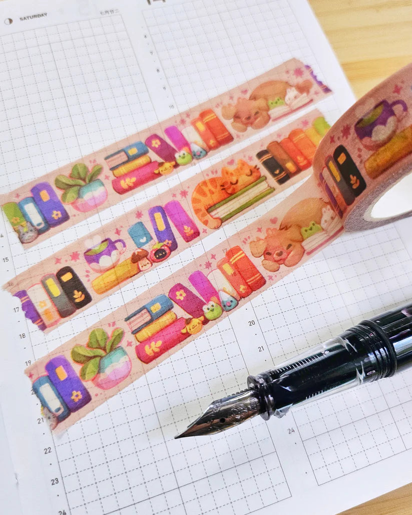 A washi tape inspired by trinket shelves and rainbow books!
Each roll of washi tape is 15mm (approximately 0.59 inches) wide and 10 meters (approximately 10.9 yards) long.