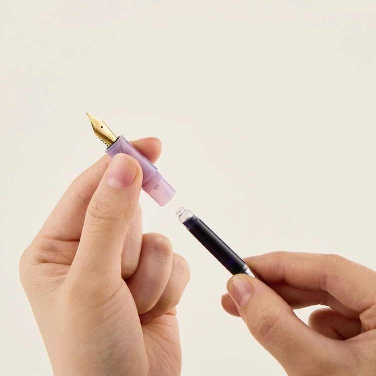 The Wearingeul Converter Set includes three converters with silicone caps, allowing you to use them in your fountain pen or conveniently store ink.
The silicone cap securely seals the converter opening effectively preventing ink evaporation and contamination.
Prefill and store your preferred inks ahead of time, allowing for quick and hassle-free ink swaps whenever you want.
Compatible with Wearingeul fountain pens.
Please Note:
Remove the silicone cap before use. Do not tu