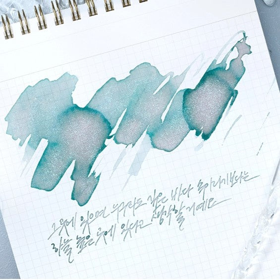 'The Color of Literature' is the project expressing the stories and impressions of literature works with colors, Wearingeul inks illustrate the specific scenes or the atmosphere of novels and poems, Also, some sets represent the main concept of the original stories, giving unqiue exprience following itinerary of the characters in the stories.
A color infused with sea-toned aquamarine and shimmering silver glitter, like the scales of the Little Mermaid - this ink captures the lingering scent of unspoken lov