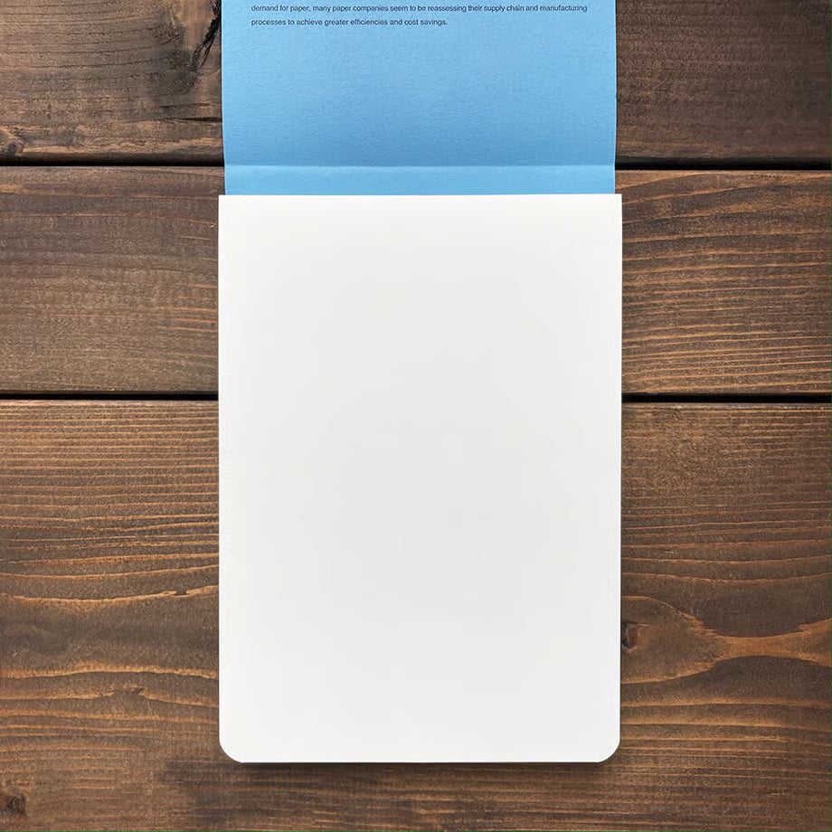 The Tomoe River notebook is a thin and light notebook paper. It has excellent writing properties for fountain pens, ballpoint pens, pencils, etc., and the soft paper makes it easy to open the notebook. It attracted attention from Japan and abroad because it was adopted in the "Almost Daily Notebook". In 2019, Tomoegawa Paper Mill stopped paper machine No. 7 at the Shizuoka Plant, which had been producing paper for Tomoe River. Since then, we have switched to No. 9 paper machine.
Size: 148×210mm
Number of s