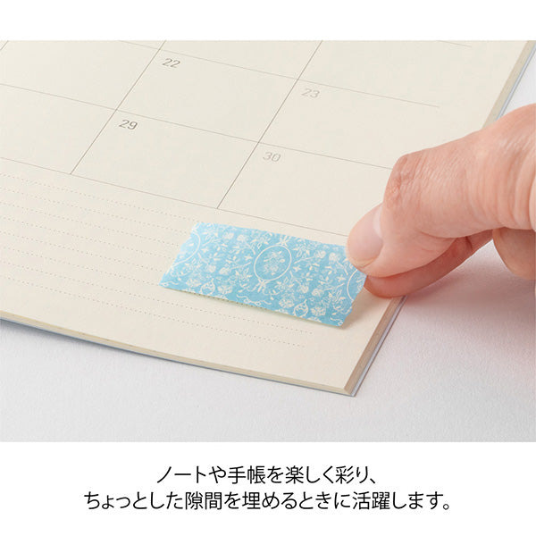 Roll seals with a wide variety of designs:
Recommended for decorating notebooks, these roll stickers with perforations can be cut out as needed. It's also great that you can use plenty of stickers without hesitation when enjoying notebook arrangements.
The 'Antique Pattern' comes in a pack of 210 sheets (18 designs) that can be used generously, designed by illustrator Yuka Takamaru, known for her richly colored, soft touch. Inspired by antique European fabrics, the pattern is expressed. It can be widely