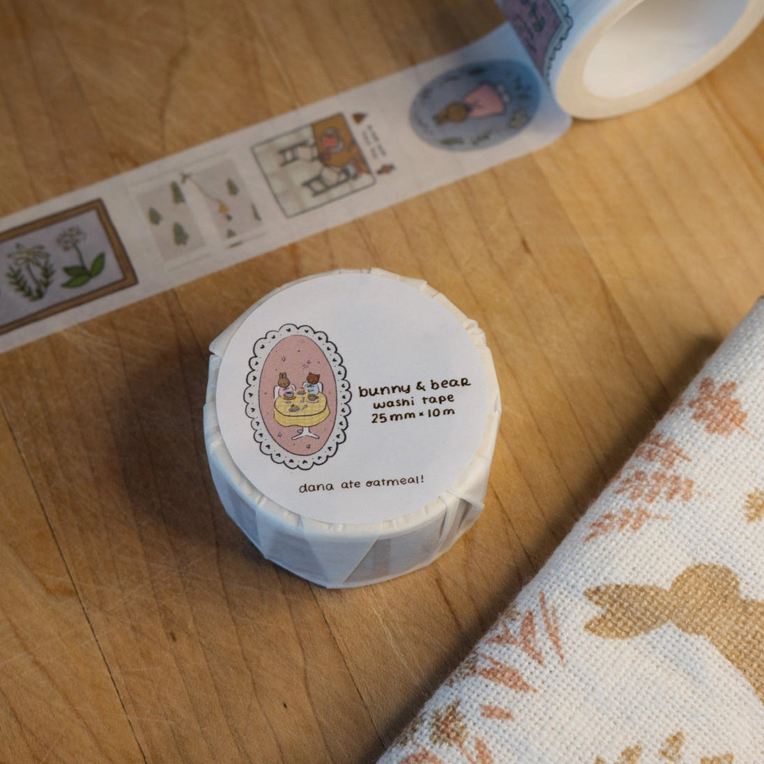 The life of felix the bunny and jonas the bear
25 mm x 10m washi tape
