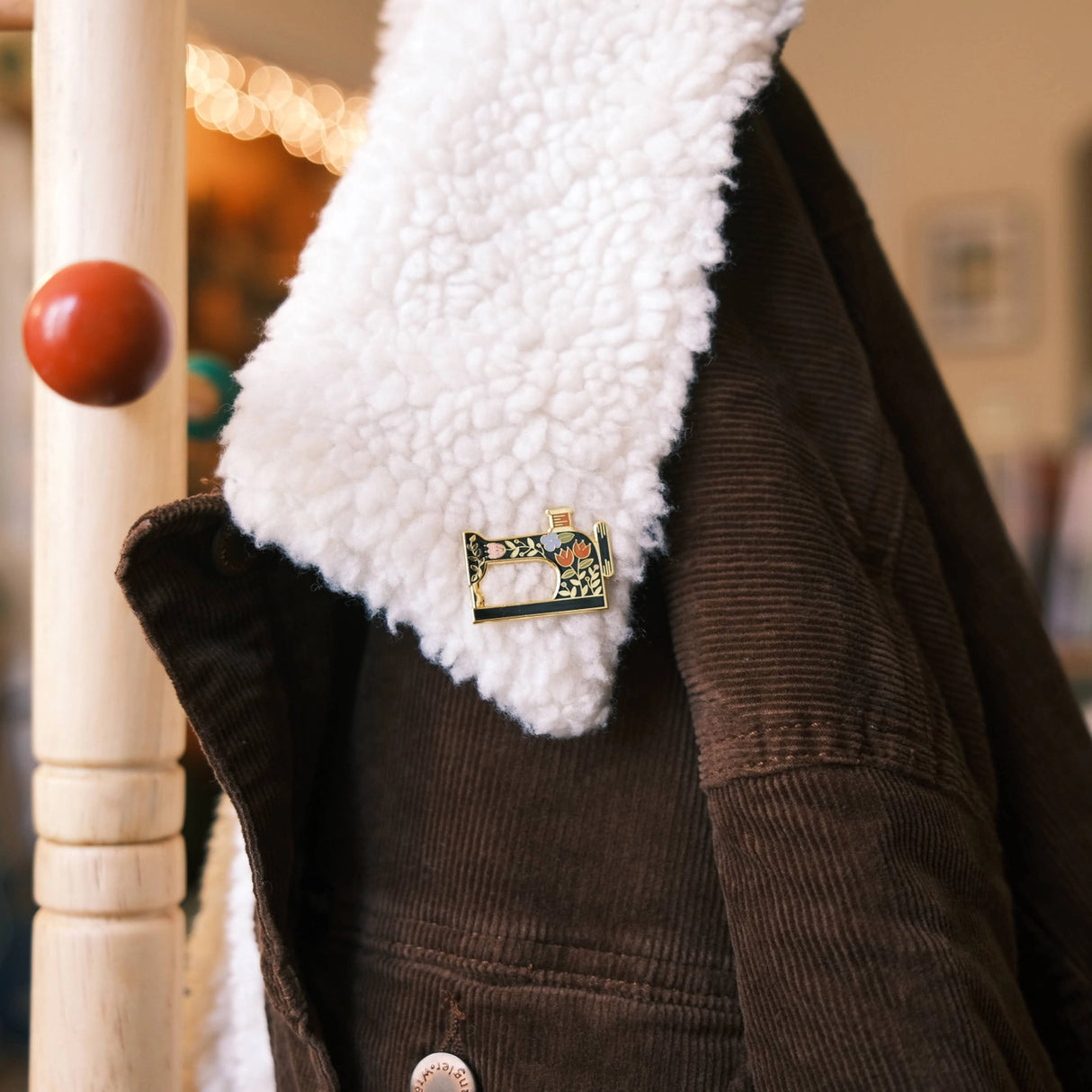 Sewing Machine (Black) Enamel Pin