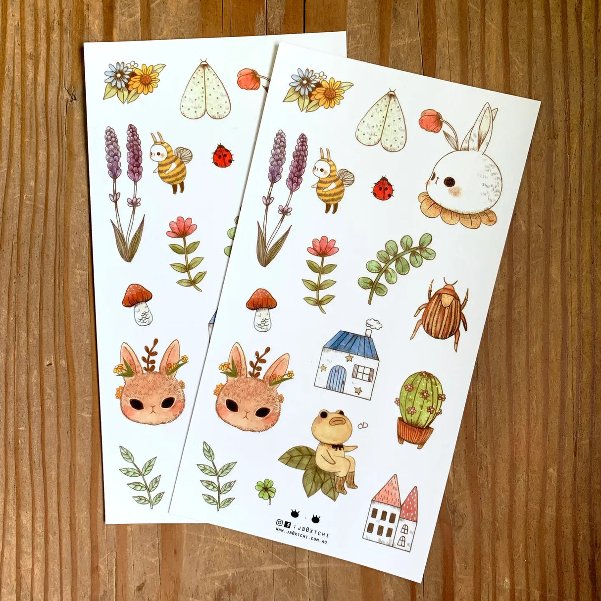 This whimsical garden themed washi sticker sheet was illustrated by jb0xtchi (Jessica Ng). jb0xtchi creates stationary and small trinkets from whimsical ideas in the form of painting using ink, watercolour, and gouache.
Washi Material Sticker Sheet
Height: 170mm x Width: 90mm
Includes 1 sticker sheet