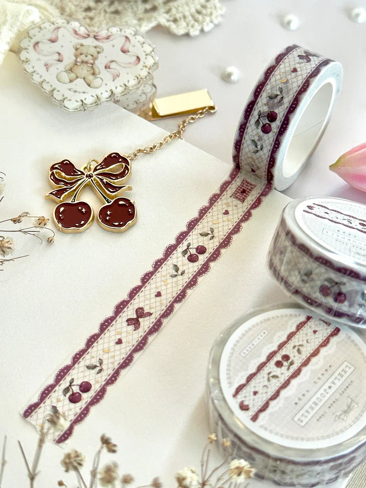 ♡ cherry red lace washi tape - gold foiled stars detailing
♡ x1 washi tape
♡ 10m long
♡ 16mm width