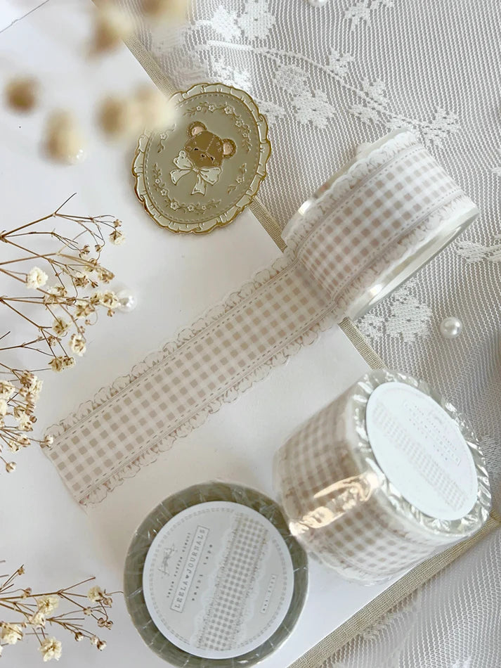 ♡ beige, sage green, brown, cherry red plaid ruffles die cut washi tape
♡ perfect for layering or adding backgrounds!
♡ 30mm wide die cut washi is very delicate, careful when unraveling!
♡ all washi is 10m long