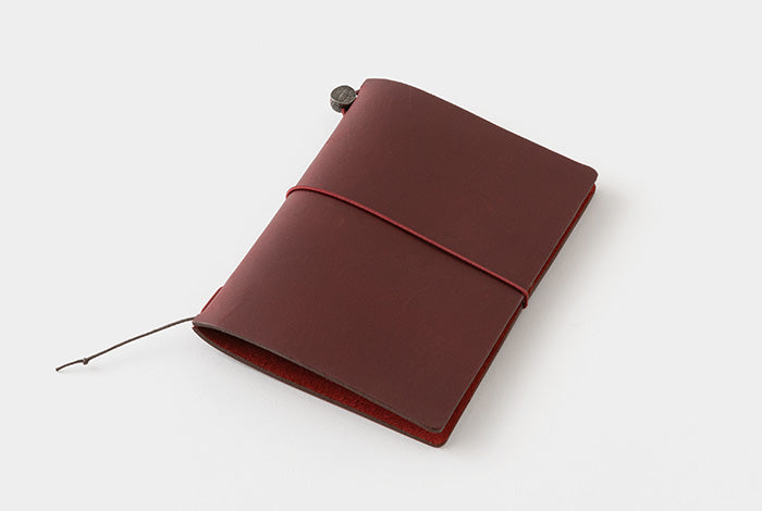 TRAVELER’S notebook LOVE AND TRIP Red (Passport Size)