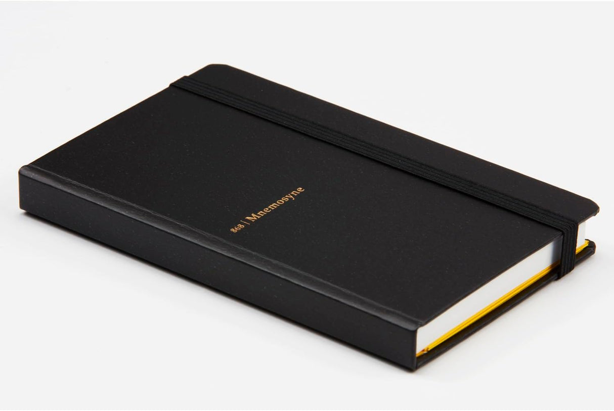 Size: A5 - Height 216 x Width 153
Thread binding
Contents page: 4 pages, 6.5mm ruled: 236 pages,
90g / ㎡
120 sheets
Includes 2 bookmarks, elastic band, and back pocket