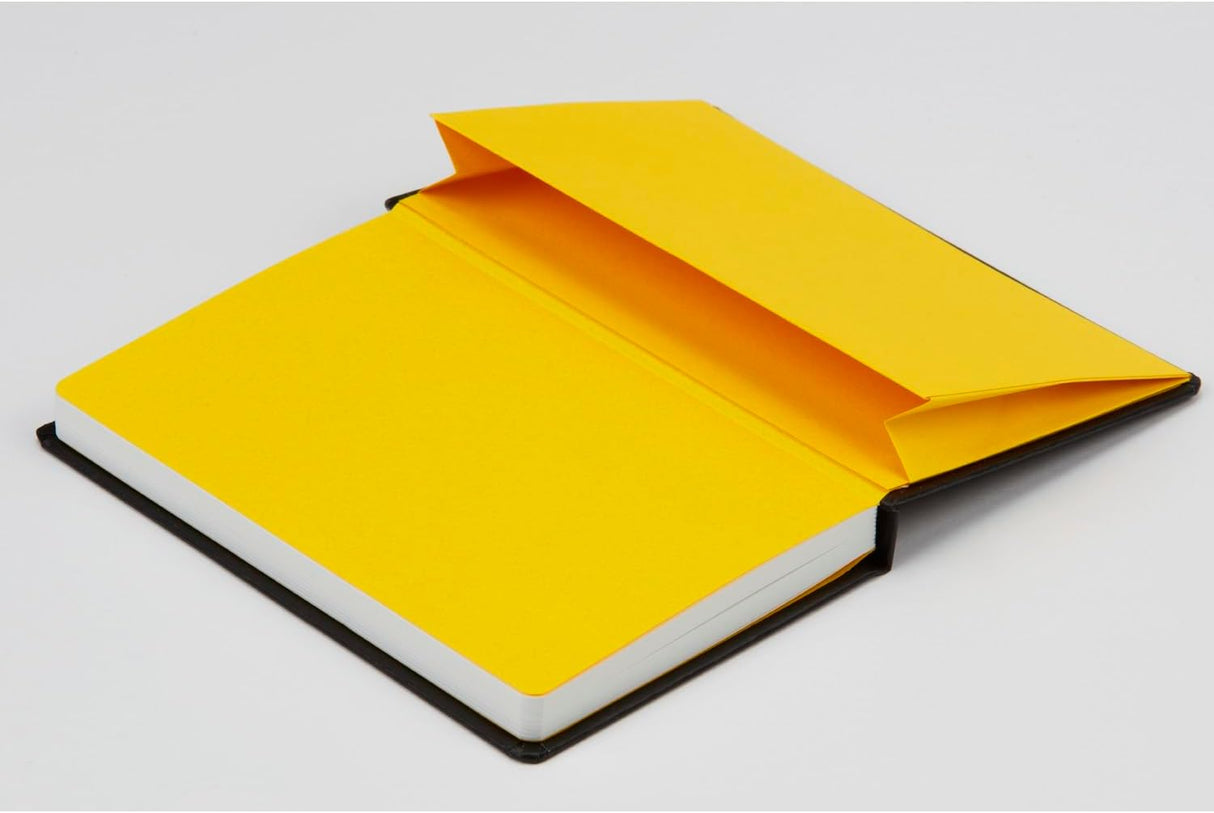 Size: A5 - Height 216 x Width 153
Thread binding
Contents page: 4 pages, 6.5mm ruled: 236 pages,
90g / ㎡
120 sheets
Includes 2 bookmarks, elastic band, and back pocket