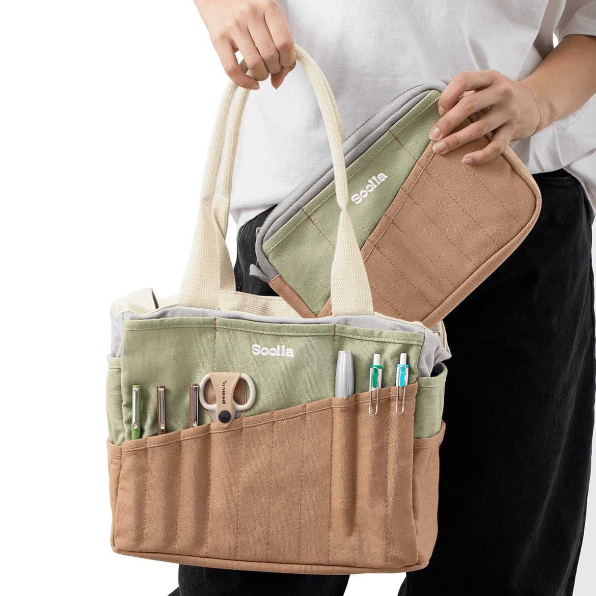 Features & Specs
Front layout: 8 slanted pockets + 3 directly behind
Interior: Main compartment fits an A5 notebook; two open compartments on each wall
Back panel: 3 wide exterior pockets + one full-length slip pocket
Quick-drying duck canvas — sturdy, breathable, and machine-washable
Convertible design — hooks for your own strap or a Soolla strap (coming soon)
Structured silhouette — holds its shape even when lightly packed
Full-width YKK zipper — smooth and durable
Compact profile — fits