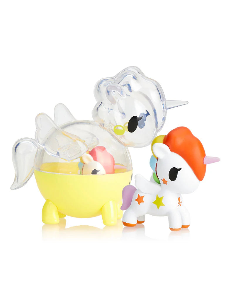 Capsule Cuties Unicornos love surprises and they’re ready to bring some excitement to your day with the Capsule Cuties Unicorno Blind Box! Each adorable Unicorno capsule comes with a mini tokidoki Unicorno inside! Experience all the fun of capsule toys with Capsule Cuties Unicorno Blind Box!