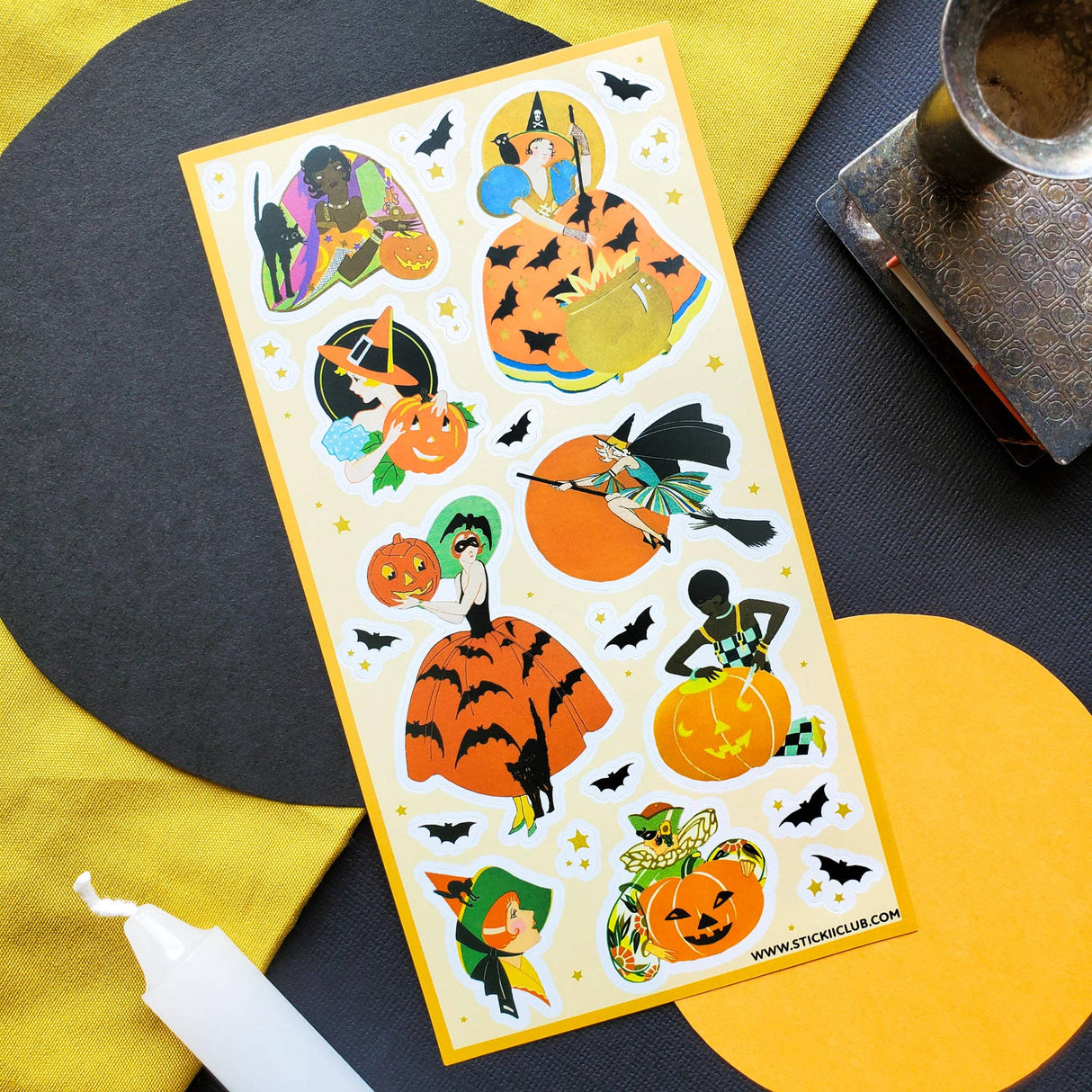 Hoja de pegatinas de brujas festivas