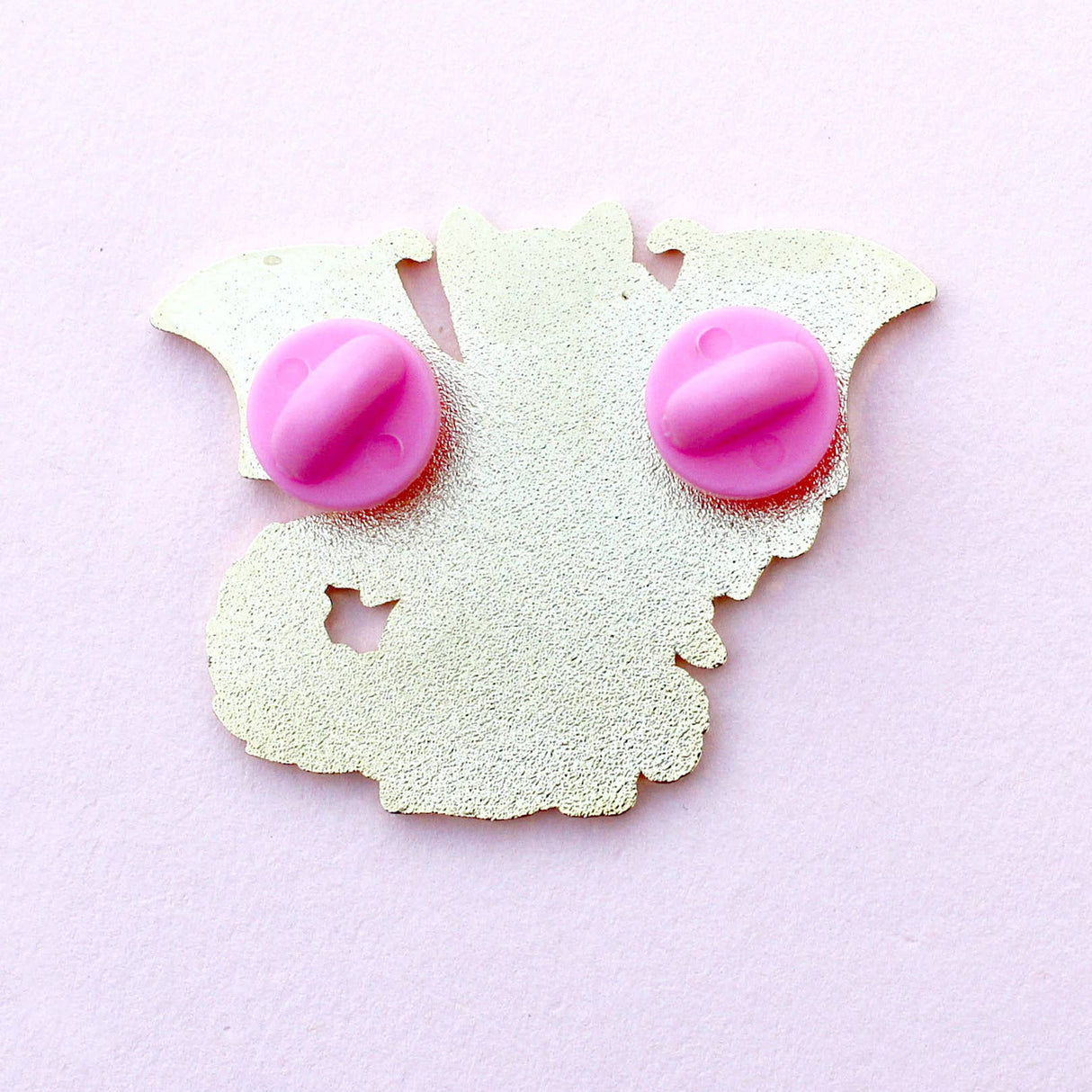 Pin de esmalte de gato vampiro