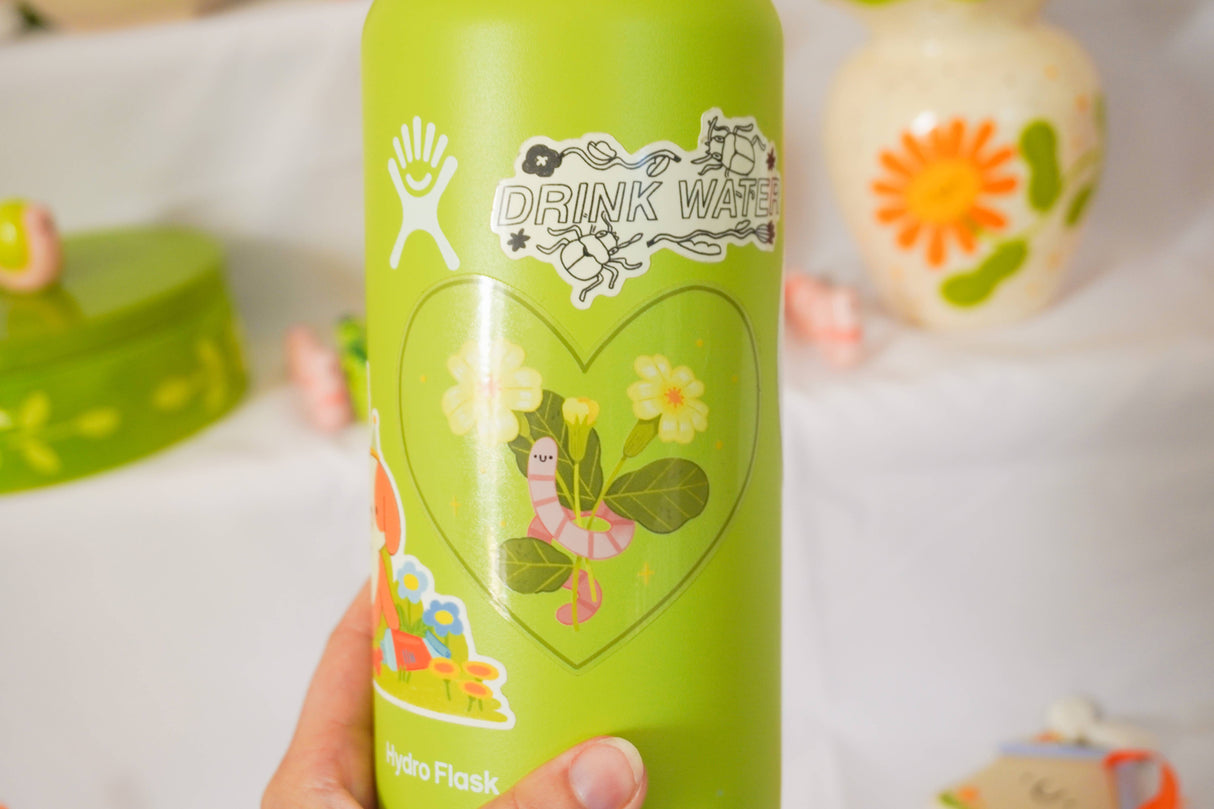 Pegatina de vinilo amarillo con forma de flor y corazón de gusano