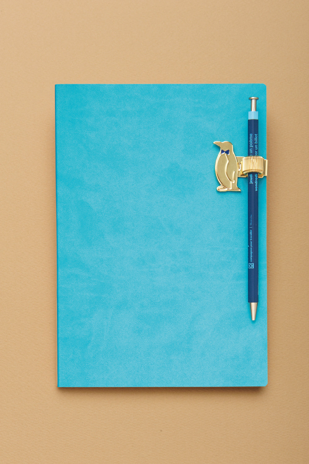 Portalápices de metal con forma de bulldog francés