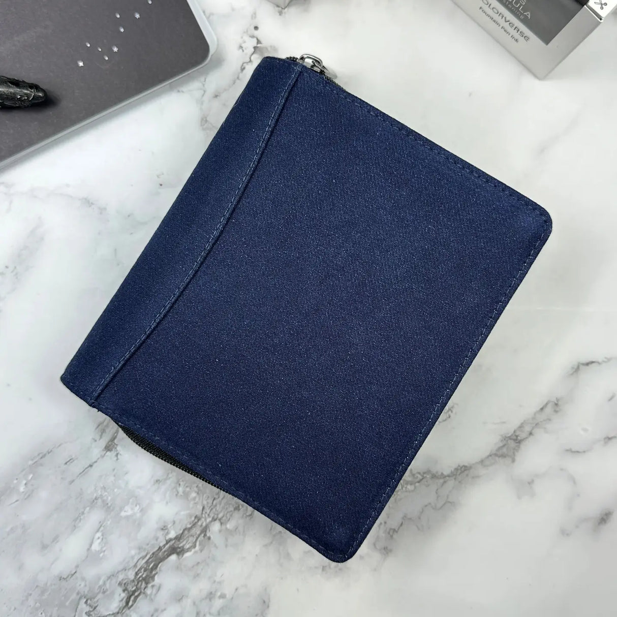 Dive into a world where style meets versatility with our Girologio Denim Pen Cases – a testament to our commitment to diverse tastes. Not everyone is captivated by leather's charm, and we get that. That's why we've meticulously curated a lineup of denim cases, showcasing our most sought-after configurations to cater to a variety of preferences and styles.