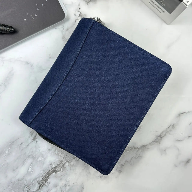 Dive into a world where style meets versatility with our Girologio Denim Pen Cases – a testament to our commitment to diverse tastes. Not everyone is captivated by leather's charm, and we get that. That's why we've meticulously curated a lineup of denim cases, showcasing our most sought-after configurations to cater to a variety of preferences and styles.