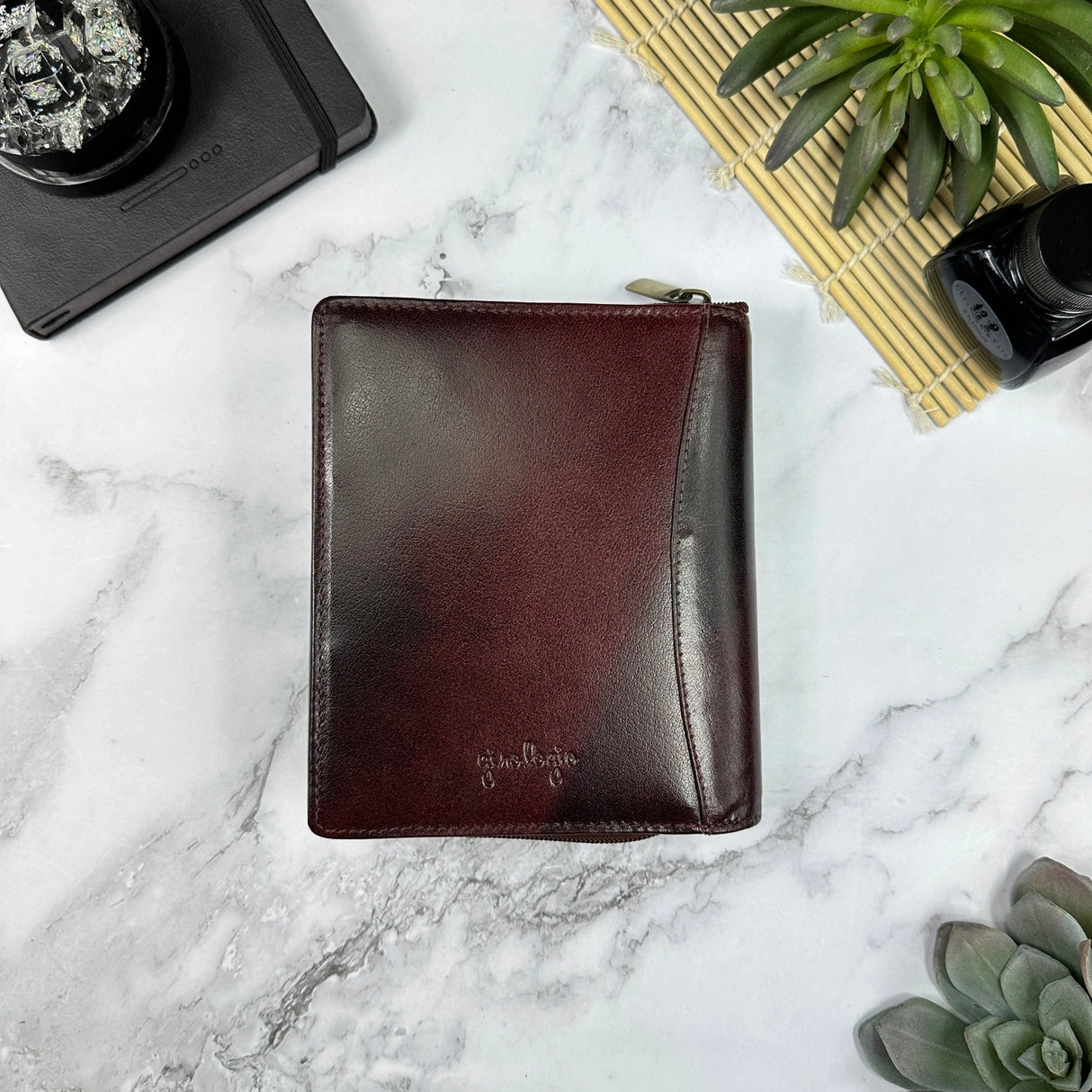 Indulge in the epitome of elegance with the Girologio 12 Zippered Pen Case. Meticulously crafted from premium, eco-friendly tanned leather, this zippered case promises a lavish velvet interior and generous space to securely accommodate up to 12 pens. Girologio once again emerges as a superior choice for safeguarding your cherished writing instruments, seamlessly combining plush softness and flexibility with unparalleled toughness and durability.