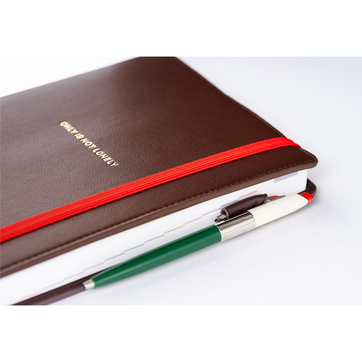 La cubierta A5 de Hobonichi 2025 no es solitaria (chocolate)