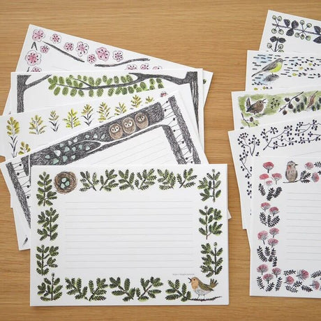 Featuring charming watercolor of various birds from Japanese illustrator 4legs

It is a convenient size that is not too big or too small.&nbsp;You can use it&nbsp;as a communication tool for small thank you and announcements.&nbsp;It is a great gift for people who like paper.&nbsp;The gorgeous and gentle designs&nbsp;will make you feel warm and fuzzy.&nbsp;

Contents: 40 sheets (10 types x 4 sheets each)
Size: A5 size (148mm×210mm)