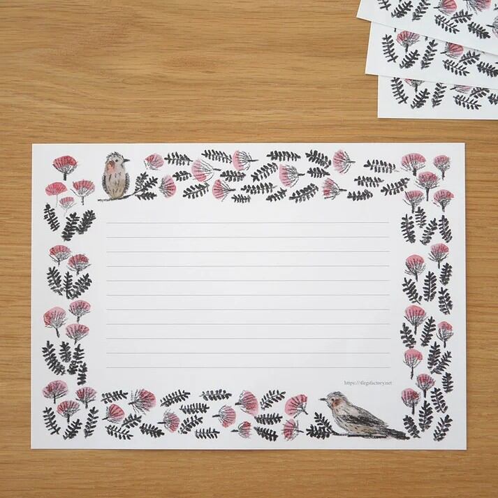 Featuring charming watercolor of various birds from Japanese illustrator 4legs

It is a convenient size that is not too big or too small.&nbsp;You can use it&nbsp;as a communication tool for small thank you and announcements.&nbsp;It is a great gift for people who like paper.&nbsp;The gorgeous and gentle designs&nbsp;will make you feel warm and fuzzy.&nbsp;

Contents: 40 sheets (10 types x 4 sheets each)
Size: A5 size (148mm×210mm)