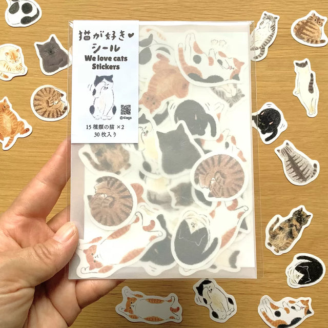 I drew 15 kinds of cute cat gestures one by one and made them into flake stickers.&nbsp;There are two pieces of each, so please enjoy using one, collecting one, or giving it to
a friend!&nbsp;It comes with a postcard-sized cat illustration paper as a bonus!

30 flake stickers (2 sheets × 15 types)
1 bonus illustration paper