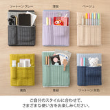 "Techo no Haramaki" is a storage pouch that can be worn with your notebook. The fabric is a durable knit material that stretches well. It can be used as a book band for your notebook, or you can store pens and small items in the pocket.